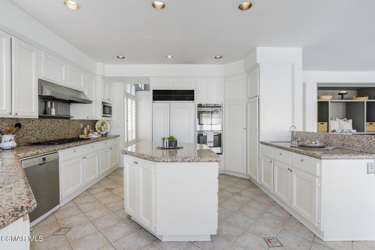 Photo 9 of 31 - 617 Breckenridge Pl, Simi Valley, CA 93065