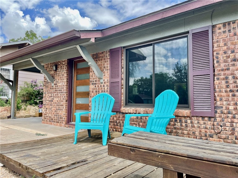 Photo 3 of 35 - 5409 Wellington Dr, Austin, TX 78723