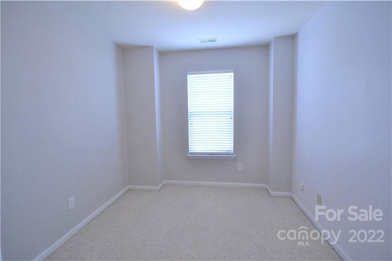 Photo 17 of 30 - 144 Rock Ridge Ln, Mount Holly, NC 28120