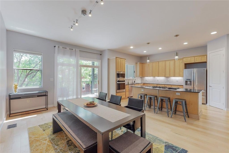 Photo 9 of 40 - 4227 Rawlins St #4, Dallas, TX 75219