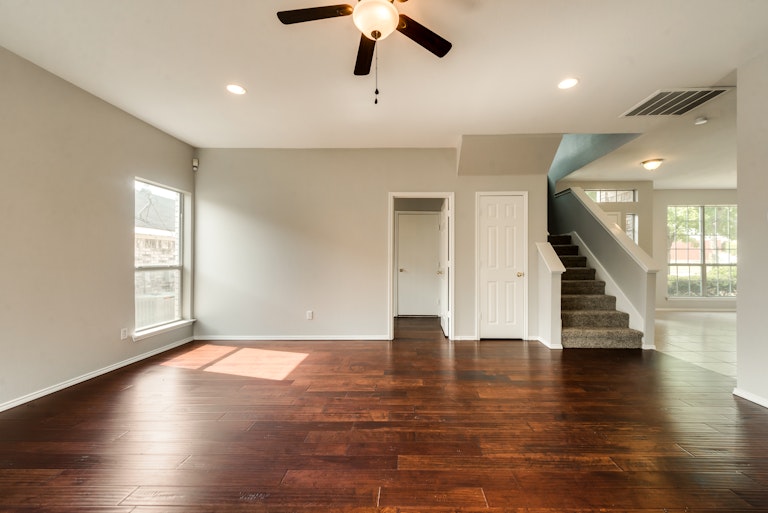 Photo 17 of 31 - 3261 Silent Creek Trl, Hurst, TX 76053