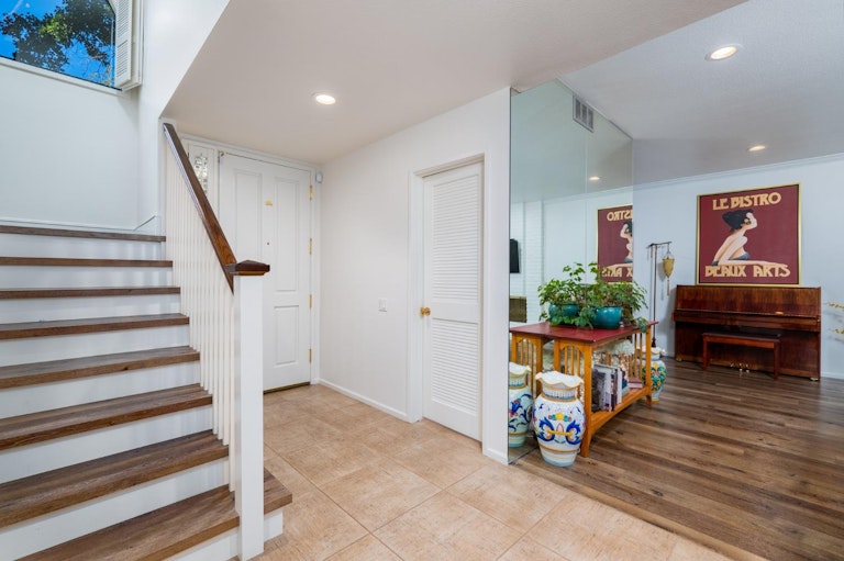 Photo 8 of 40 - 317 Wyndgate Rd, Sacramento, CA 95864