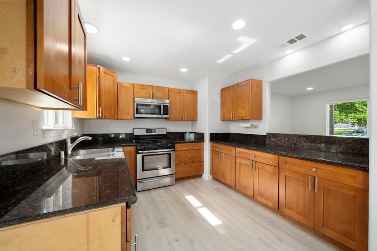 Photo 14 of 42 - 5742 Fairvale Way, Orangevale, CA 95662