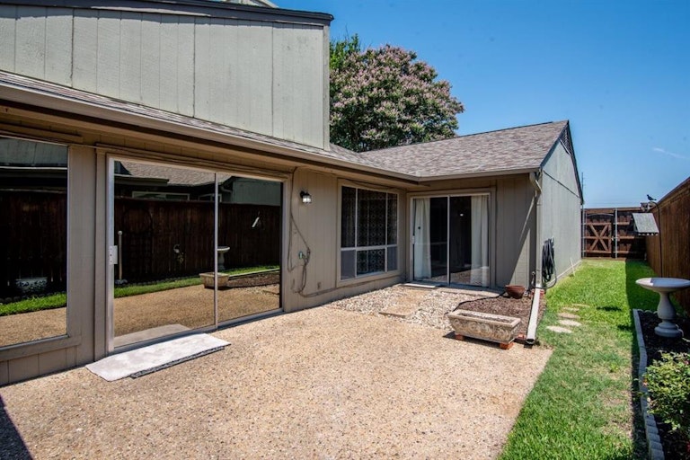 Photo 4 of 18 - 9547 Highland View Dr, Dallas, TX 75238