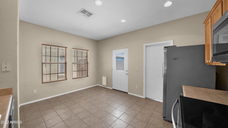 Photo 9 of 23 - 9513 W Monte Vista Rd, Phoenix, AZ 85037