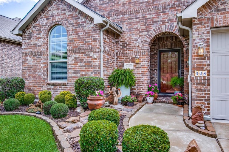 Photo 2 of 29 - 328 Turnstone Dr, Little Elm, TX 75068