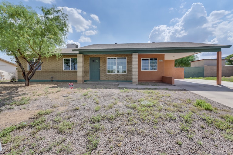 Photo 1 of 25 - 8619 S 14th St, Phoenix, AZ 85042