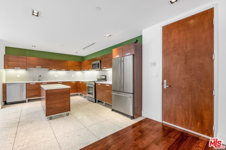 Photo 7 of 19 - 6735 Yucca St #206, Los Angeles, CA 90028