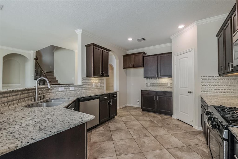 Photo 16 of 48 - 16627 Highland Country Dr, Cypress, TX 77433