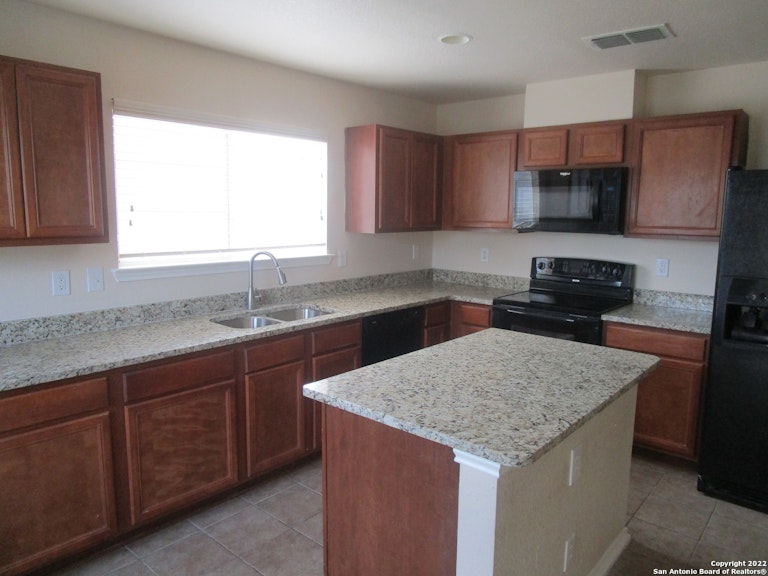 Photo 6 of 20 - 13310 Solar Crst, San Antonio, TX 78245