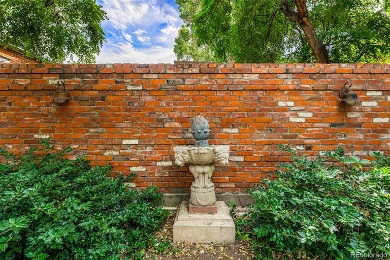 Photo 30 of 40 - 2917 Glenarm Pl, Denver, CO 80205