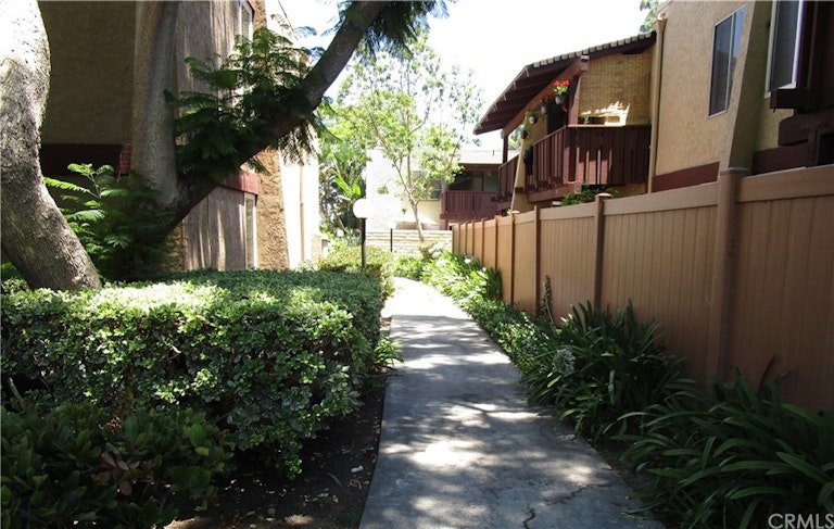 Photo 10 of 17 - 1010 W MacArthur Blvd #30, Santa Ana, CA 92707