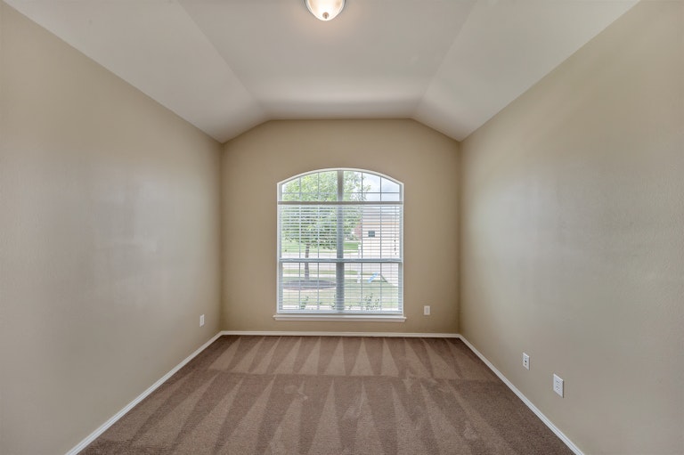 Photo 12 of 26 - 6233 Granite Creek Dr, Fort Worth, TX 76179
