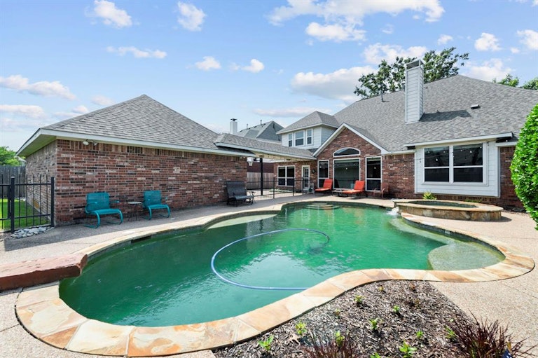 Photo 2 of 40 - 419 Deer Run, Keller, TX 76248