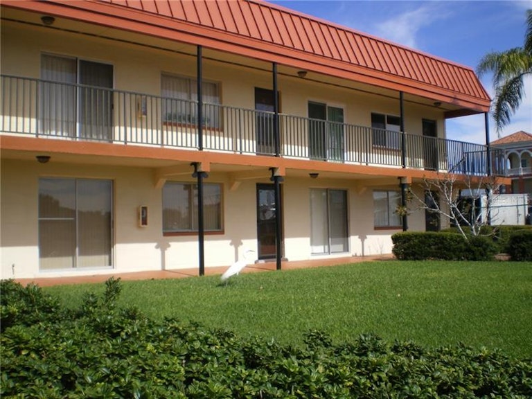 Photo 3 of 9 - 10365 Paradise Blvd #36, Treasure Island, FL 33706