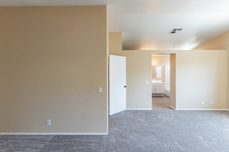 Photo 20 of 24 - 15641 Coventry Ln, Fontana, CA 92337