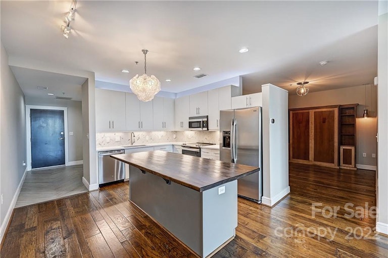 Photo 12 of 48 - 333 W Trade St #1501, Charlotte, NC 28202