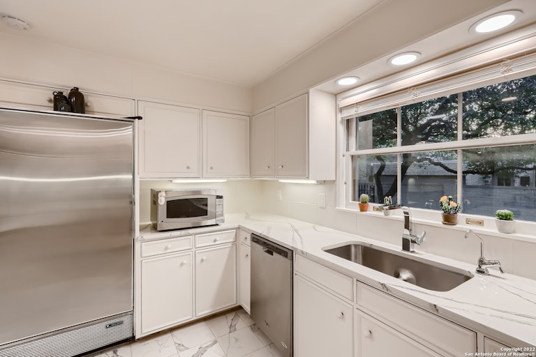 Photo 14 of 38 - 7614 Woodhaven St, San Antonio, TX 78209