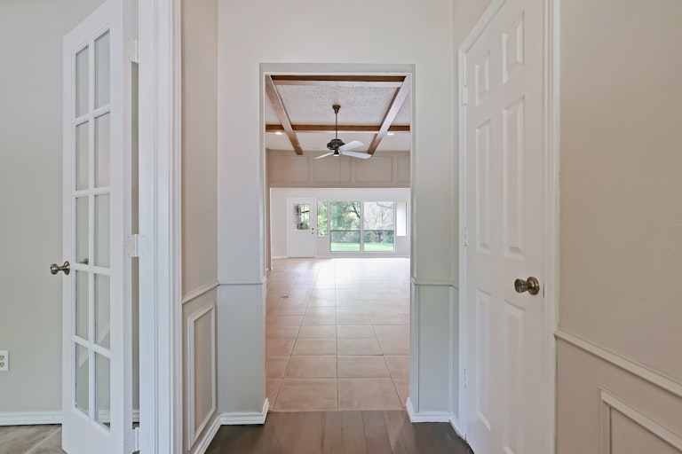 Photo 6 of 25 - 404 Rivervalley Ct, Arlington, TX 76006