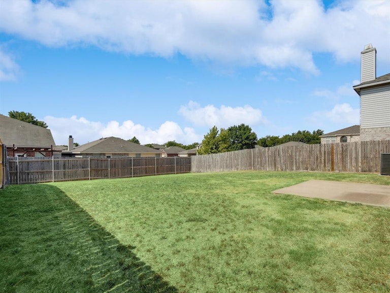 Photo 20 of 25 - 1604 Diamond Lake Trl, Justin, TX 76247