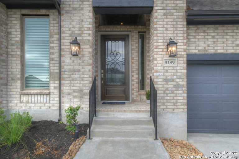 Photo 3 of 40 - 5389 Hartley Sq, Schertz, TX 78108