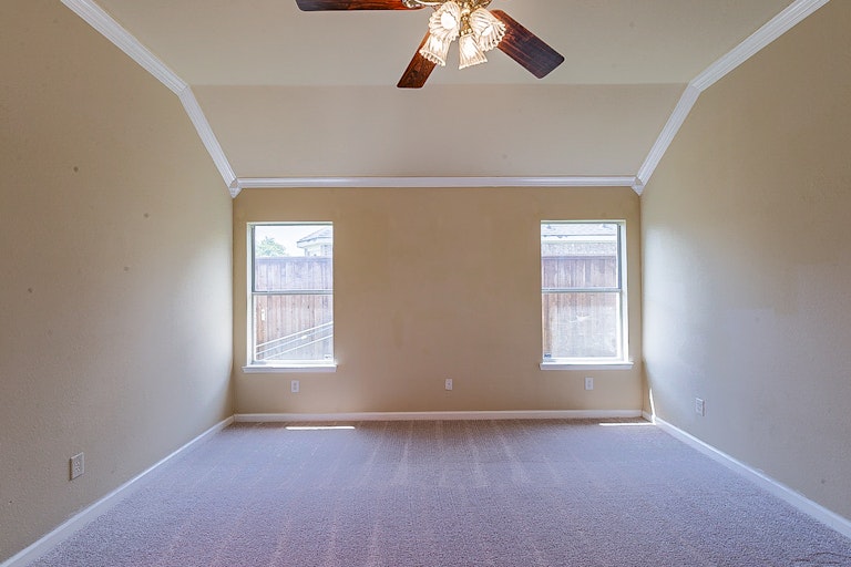 Photo 17 of 24 - 1412 Sunswept Ter, Lewisville, TX 75077