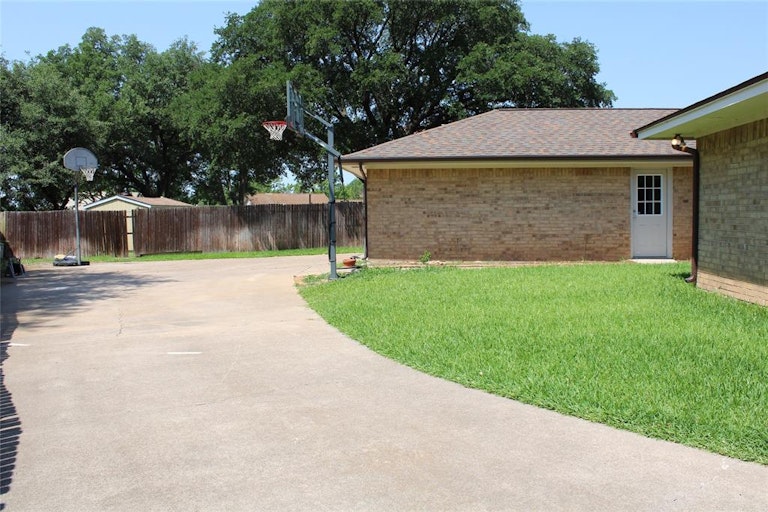 Photo 39 of 40 - 1112 Timber View Dr, Bedford, TX 76021