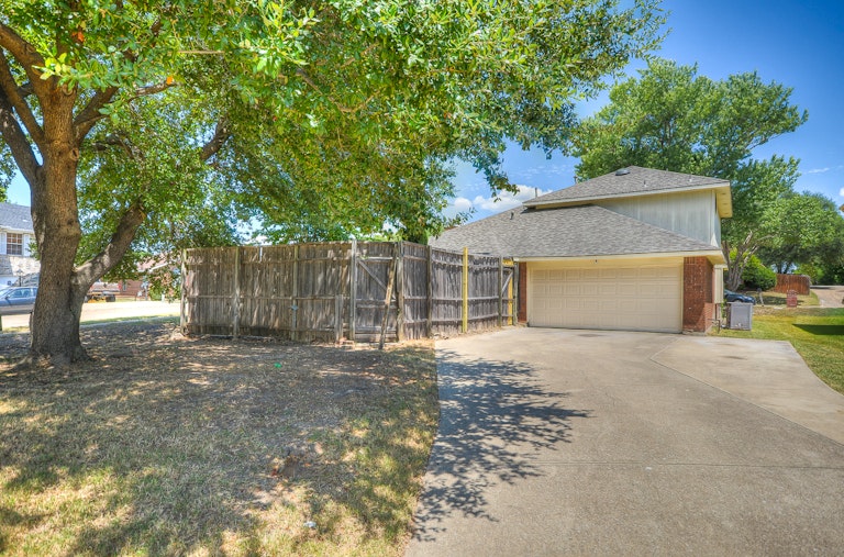 Photo 6 of 29 - 6205 Sasaki Way, Garland, TX 75043