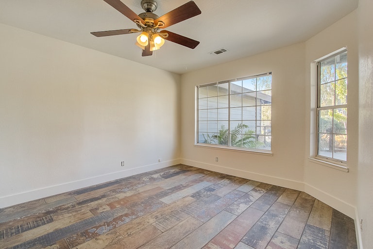 Photo 5 of 32 - 6724 Folkstone Way, Elk Grove, CA 95758