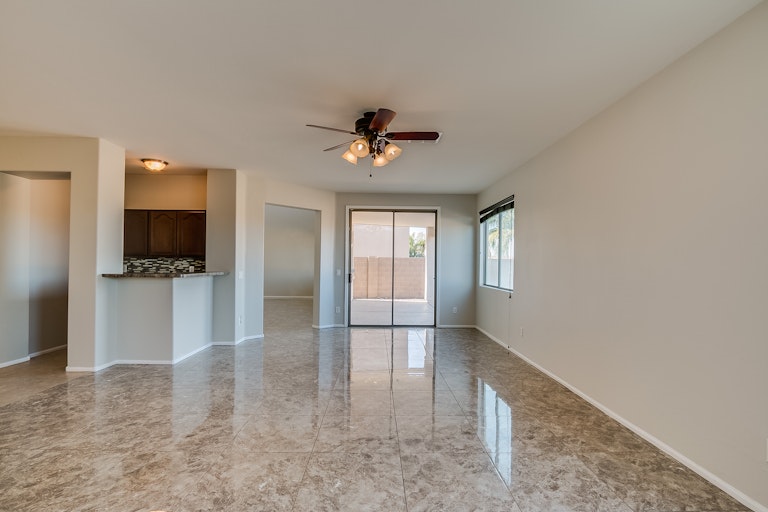 Photo 3 of 35 - 34681 N Vidlak Dr, San Tan Valley, AZ 85143
