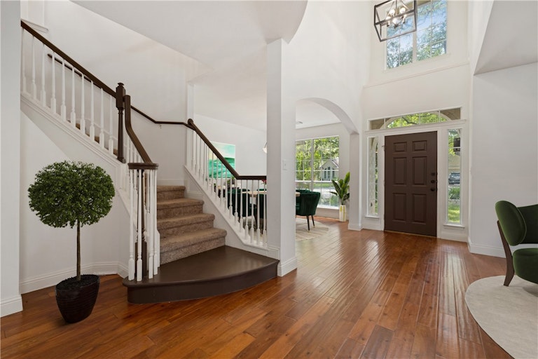 Photo 12 of 40 - 1404 Tamar Ln, Austin, TX 78727