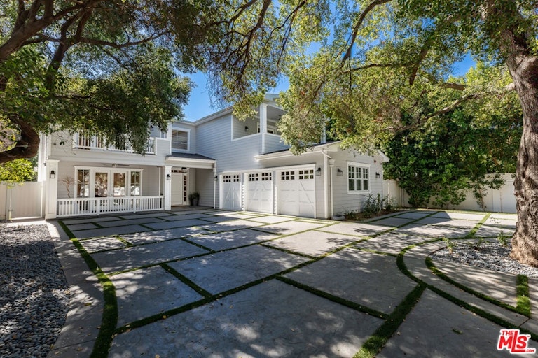 Photo 2 of 52 - 17524 Jayden Ln, Encino, CA 91316