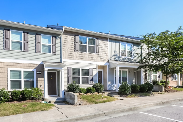 Photo 12 of 25 - 8512 Quarton Dr, Raleigh, NC 27616