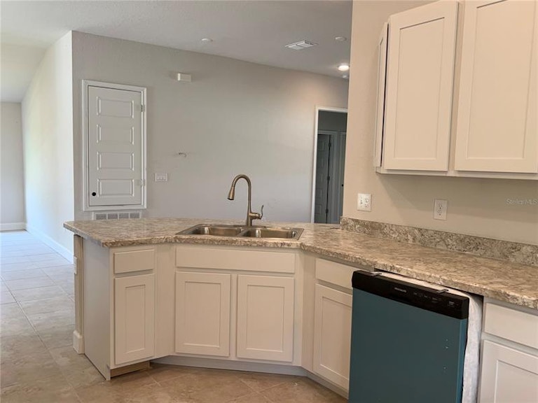 Photo 8 of 21 - 14921 Tropical Violet Way, Wimauma, FL 33598
