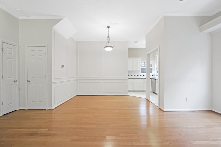 Photo 9 of 24 - 2504 Pinegrove Cir, Arlington, TX 76006