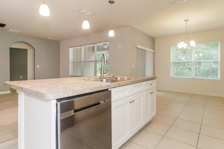Photo 13 of 25 - 112 Southridge Ln, Deland, FL 32724