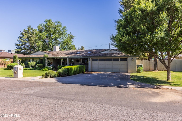 Photo 2 of 24 - 121 E Claremont St, Phoenix, AZ 85012