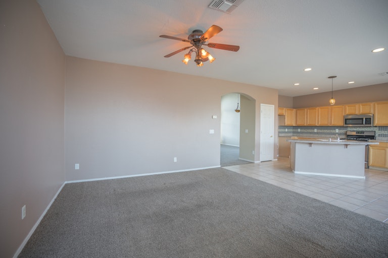Photo 11 of 39 - 13355 W Caribbean Ln, Surprise, AZ 85379