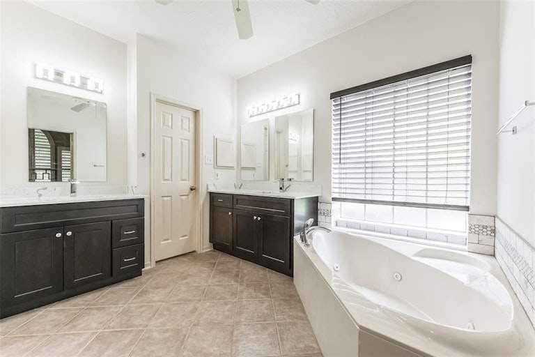 Photo 16 of 26 - 9811 Therrell Dr, Houston, TX 77064