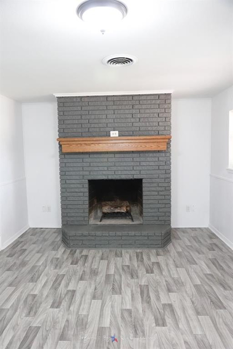 Photo 7 of 26 - 8109 Beechwood Dr, Benbrook, TX 76116