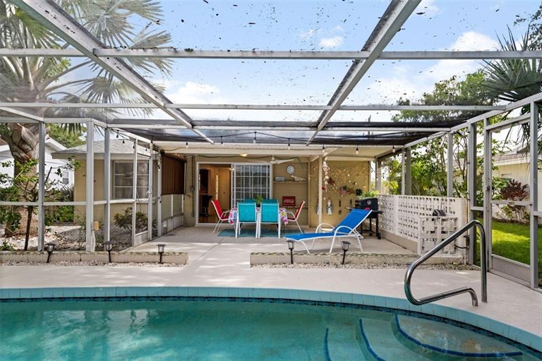 Photo 34 of 41 - 2331 Terry Ln, Sarasota, FL 34231