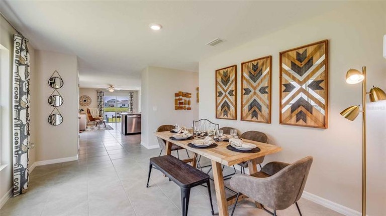 Photo 2 of 11 - 3227 Hilltop Cir, Bradenton, FL 34211