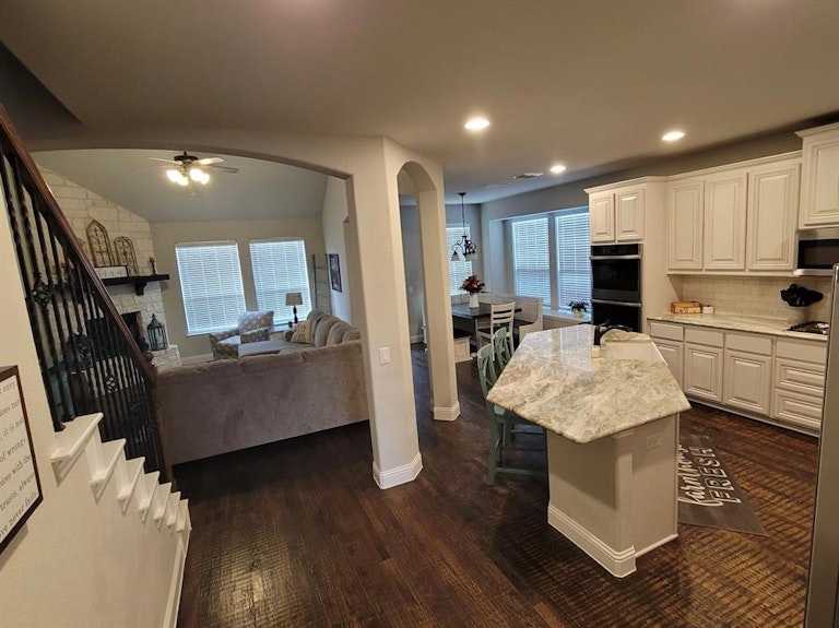 Photo 2 of 22 - 6133 Painswick Dr, Aubrey, TX 76227