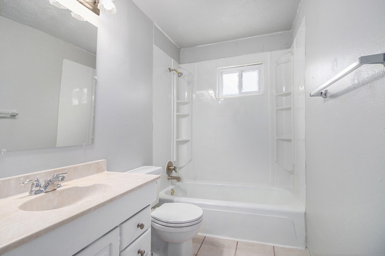 Photo 14 of 19 - 2121 E 89th Ave, Thornton, CO 80229