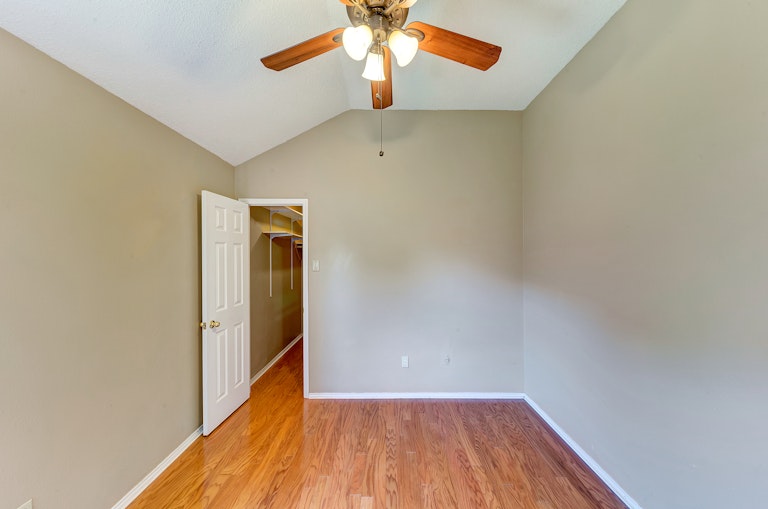 Photo 22 of 28 - 8755 Saranac Trl, Fort Worth, TX 76118