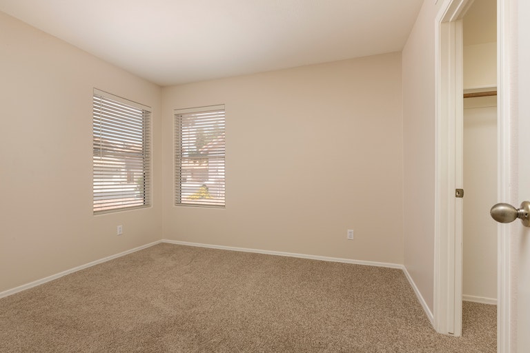 Photo 12 of 21 - 1315 E Helena Dr, Phoenix, AZ 85022