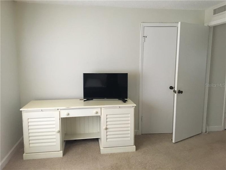 Photo 8 of 22 - 329 Medallion Blvd Unit B, Madeira Beach, FL 33708
