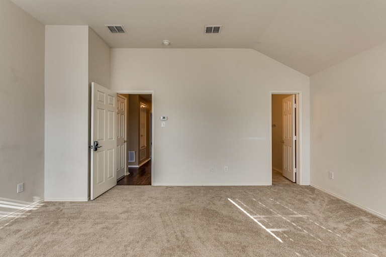 Photo 21 of 31 - 2700 Mountain Lion Dr, Fort Worth, TX 76244