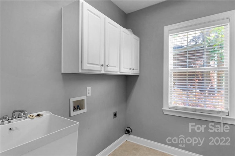 Photo 24 of 48 - 5418 Shoal Brook Ct, Charlotte, NC 28277