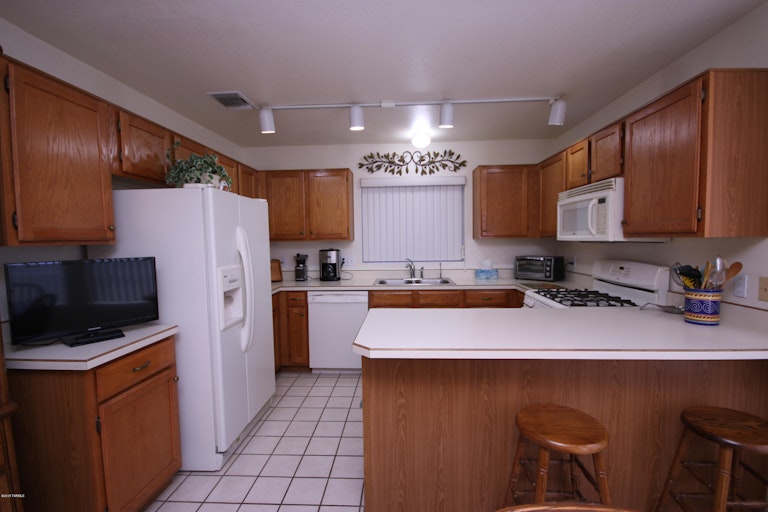Photo 6 of 14 - 4228 W Plantation St, Tucson, AZ 85741